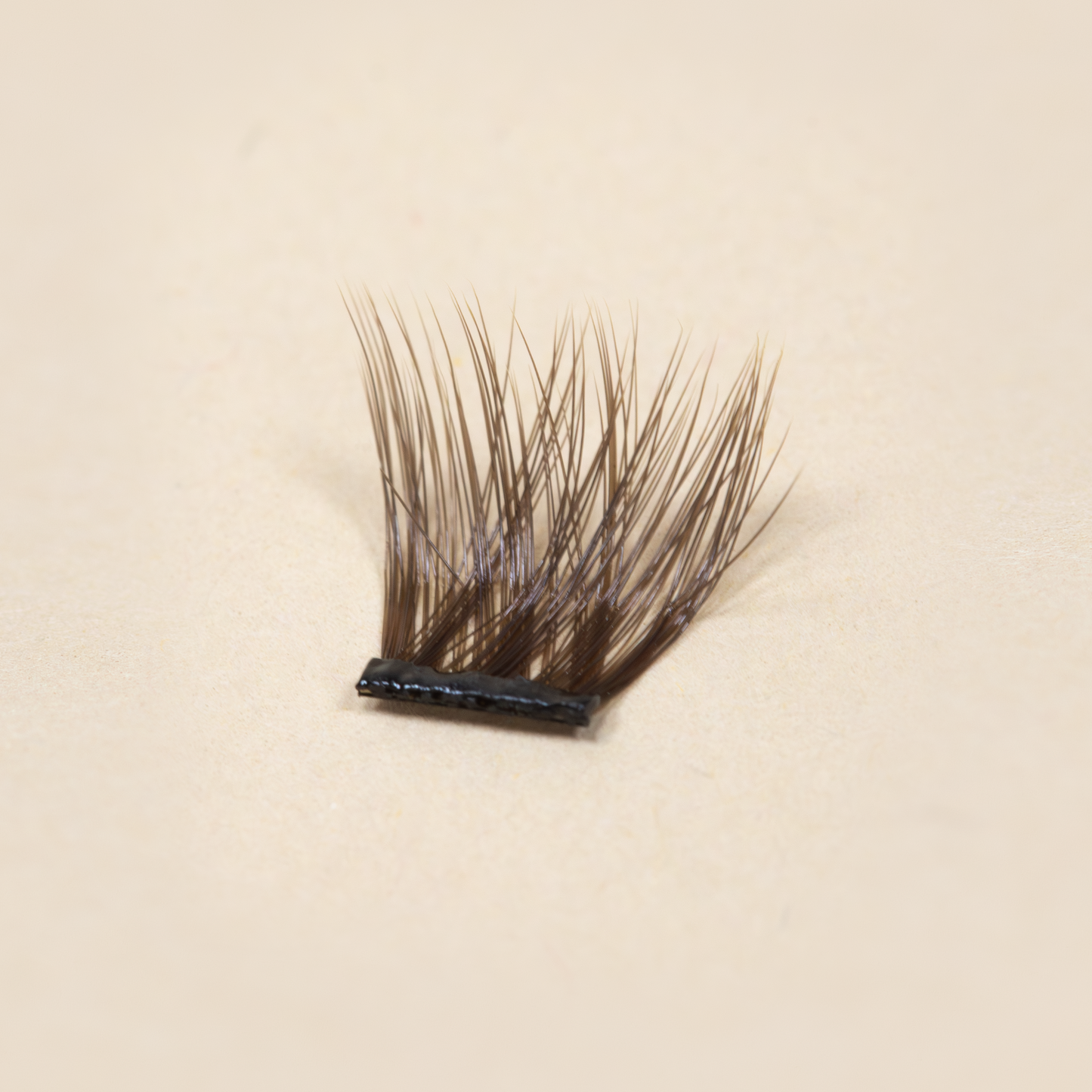 Pre-Glued Whispy Medium - Press-On Lashes (Brown)