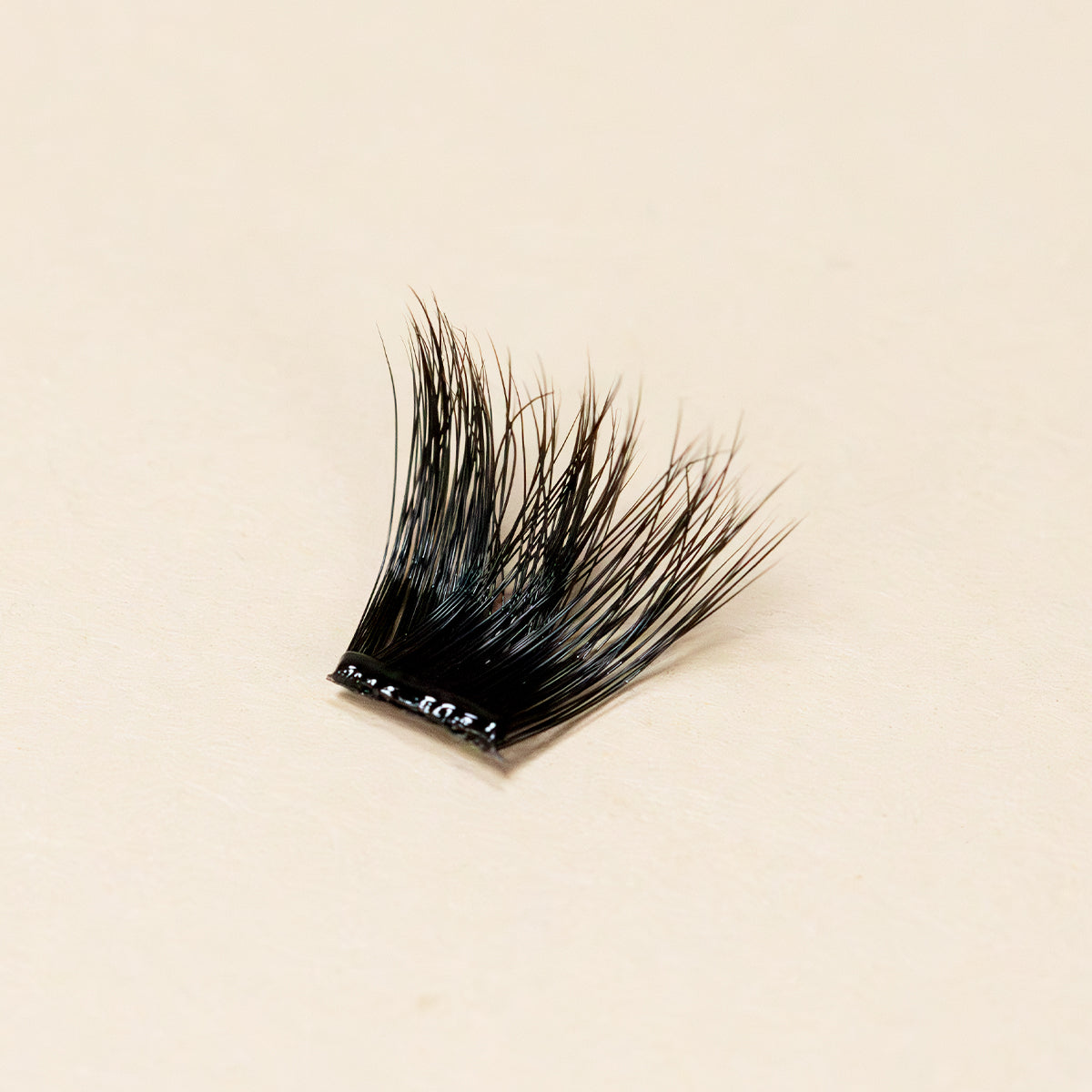 Pre-Glued Whispy Extreme - Press-On Lashes