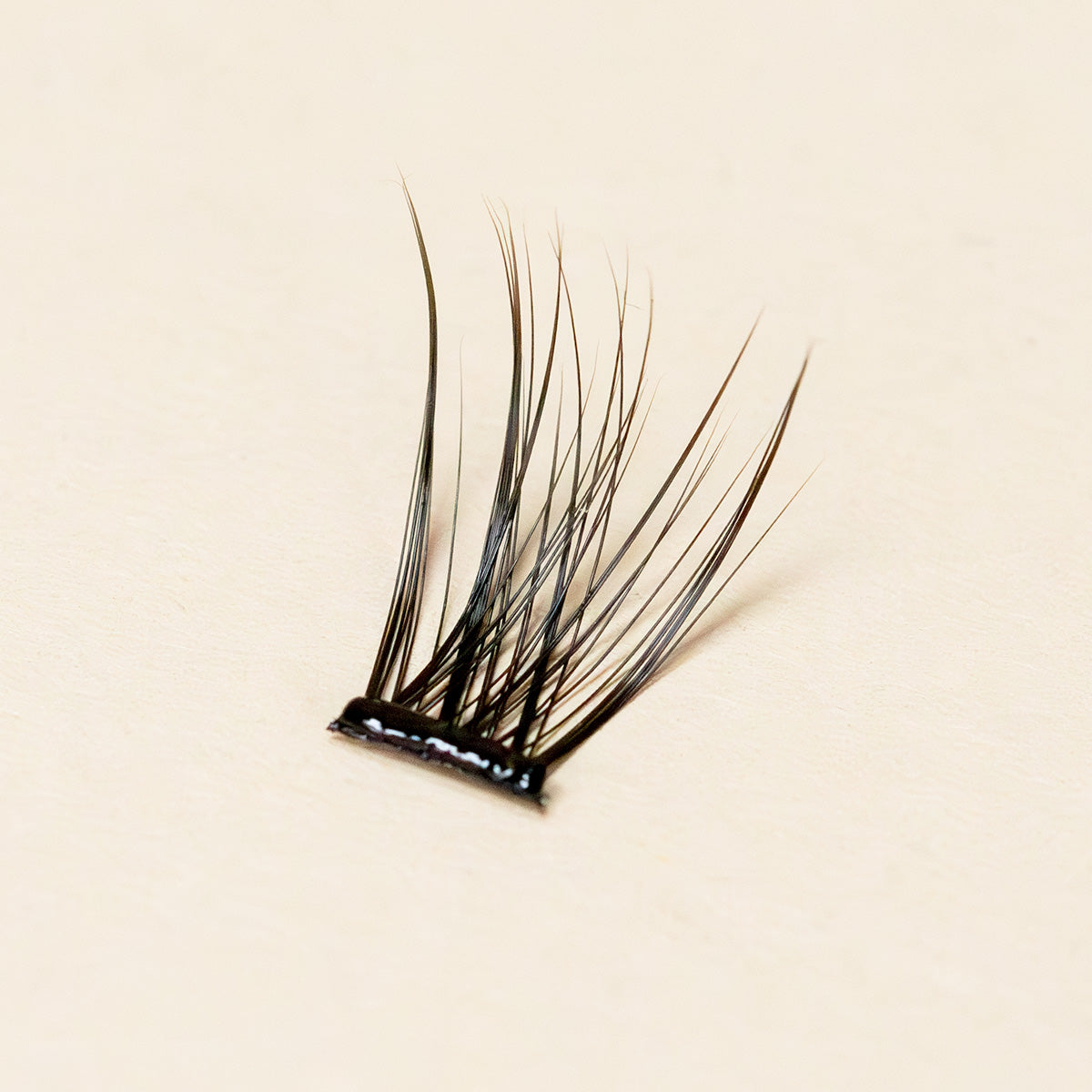 Pre-Glued Whispy Light - Press-On Lashes